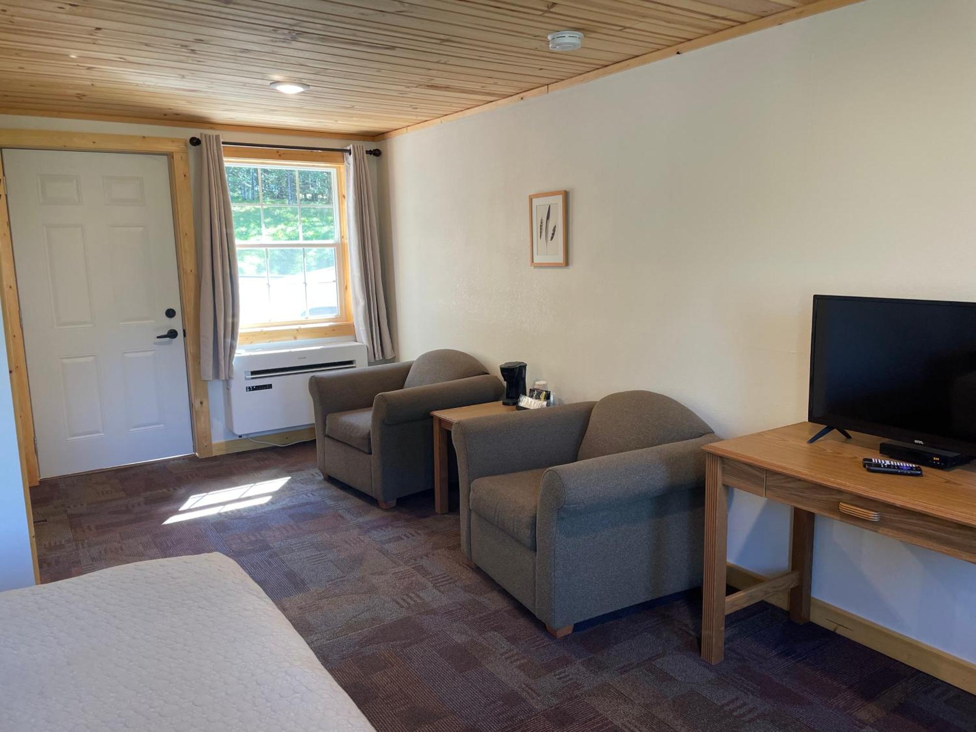 Hanging Horn Lakeside Resort Moose Lake Exterior foto